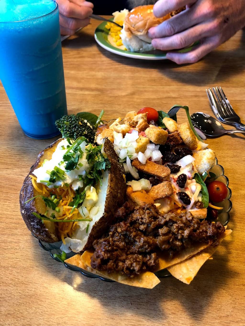 HomeTown Buffet | restaurant | 6705 Fallbrook Ave, Canoga Park, CA 91307, USA | 8187131776 OR +1 818-713-1776