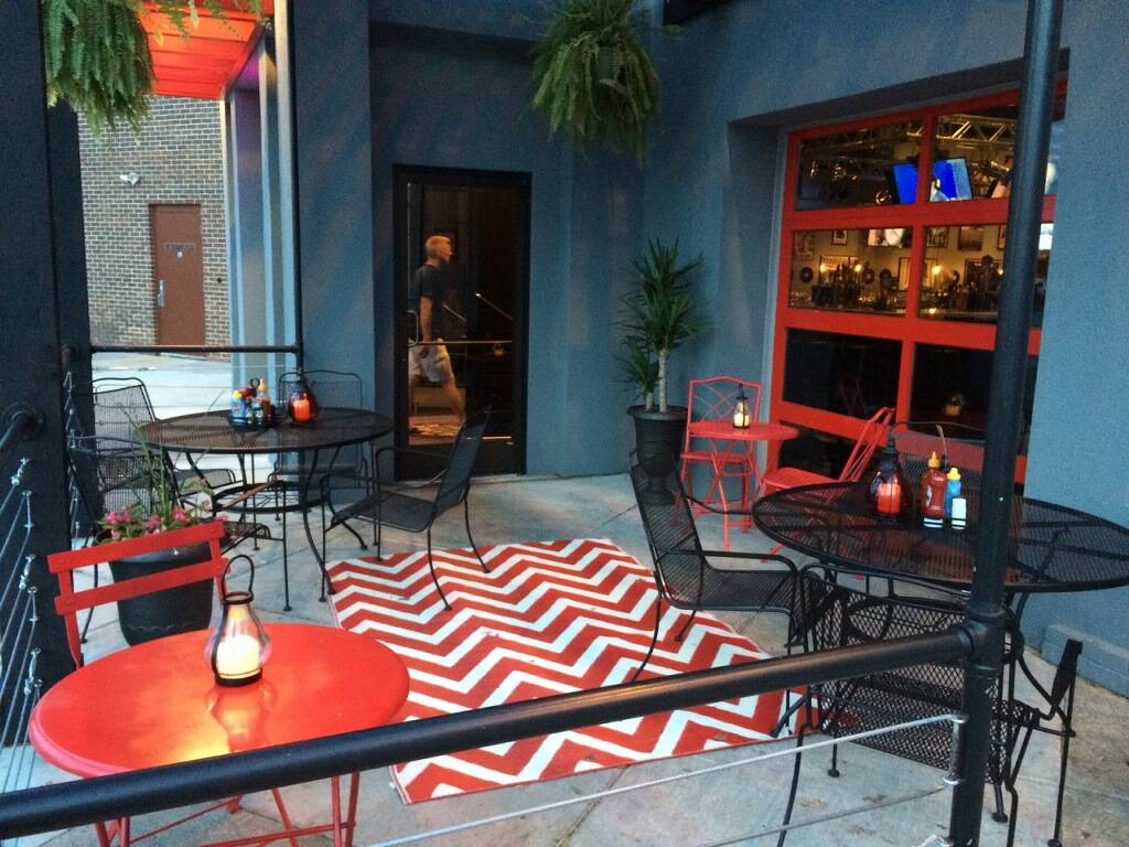 S&Bs Burger Joint | restaurant | 1237 E Main St, Carbondale, IL 62901, USA | 6185492191 OR +1 618-549-2191