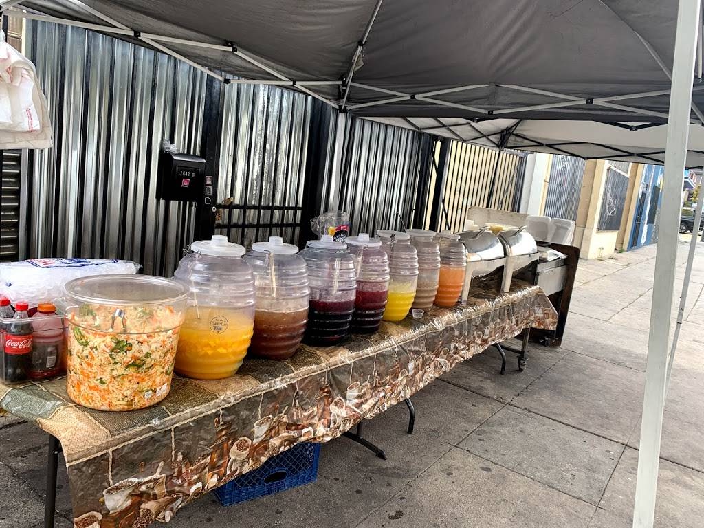 Rhina’s pupusas | restaurant | 1842 Arlington Ave, Los Angeles, CA 90019, USA | 3235347710 OR +1 323-534-7710