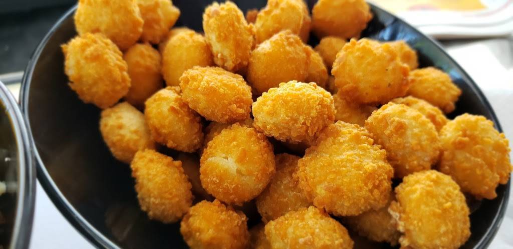 Le Snack Branché | restaurant | 1284 Boulevard Bastien, Québec, QC G2K 1G2, Canada | 4187041616 OR +1 418-704-1616