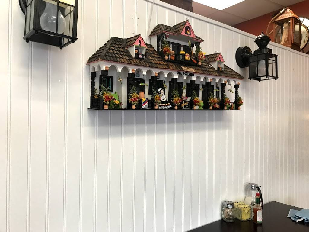 La Esquina del Sabor | restaurant | 1 Unity Ave, Revere, MA 02151, USA | 7812860033 OR +1 781-286-0033