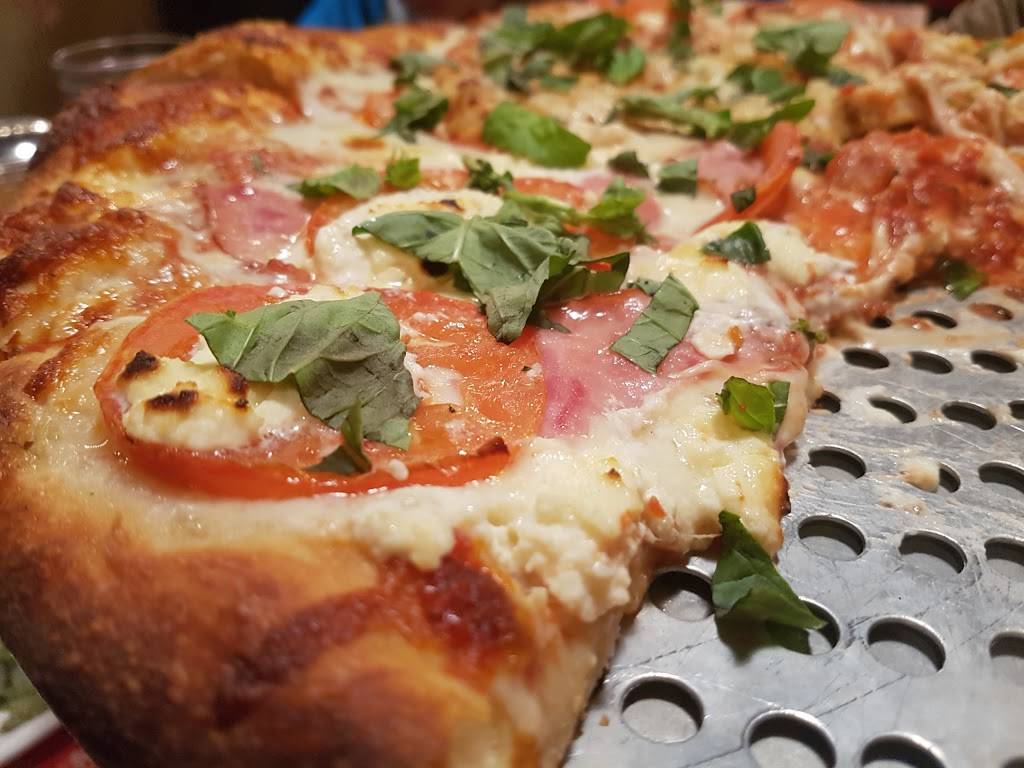 Giannis Pizza | restaurant | 725 Lighthouse Ave, Monterey, CA 93940, USA | 8316491500 OR +1 831-649-1500