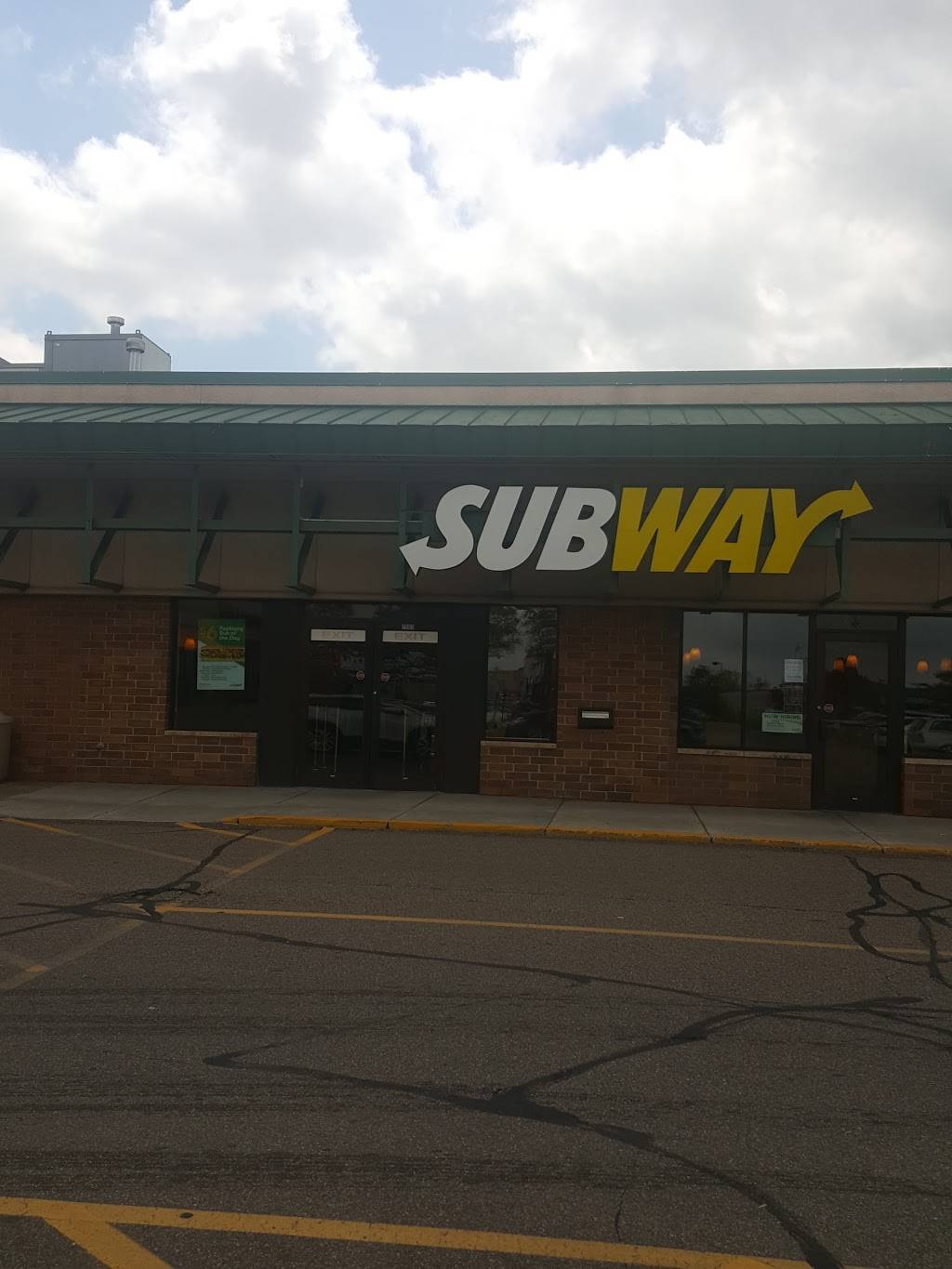 Subway Restaurants | restaurant | 7592 W 150th St, Square Unit 8, Apple Valley, MN 55124, USA | 9525830934 OR +1 952-583-0934