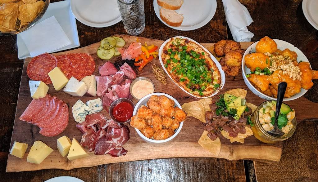 White Rabbit Public House | restaurant | 47 King St N, Waterloo, ON N2J 2W9, Canada | 5197467540 OR +1 519-746-7540