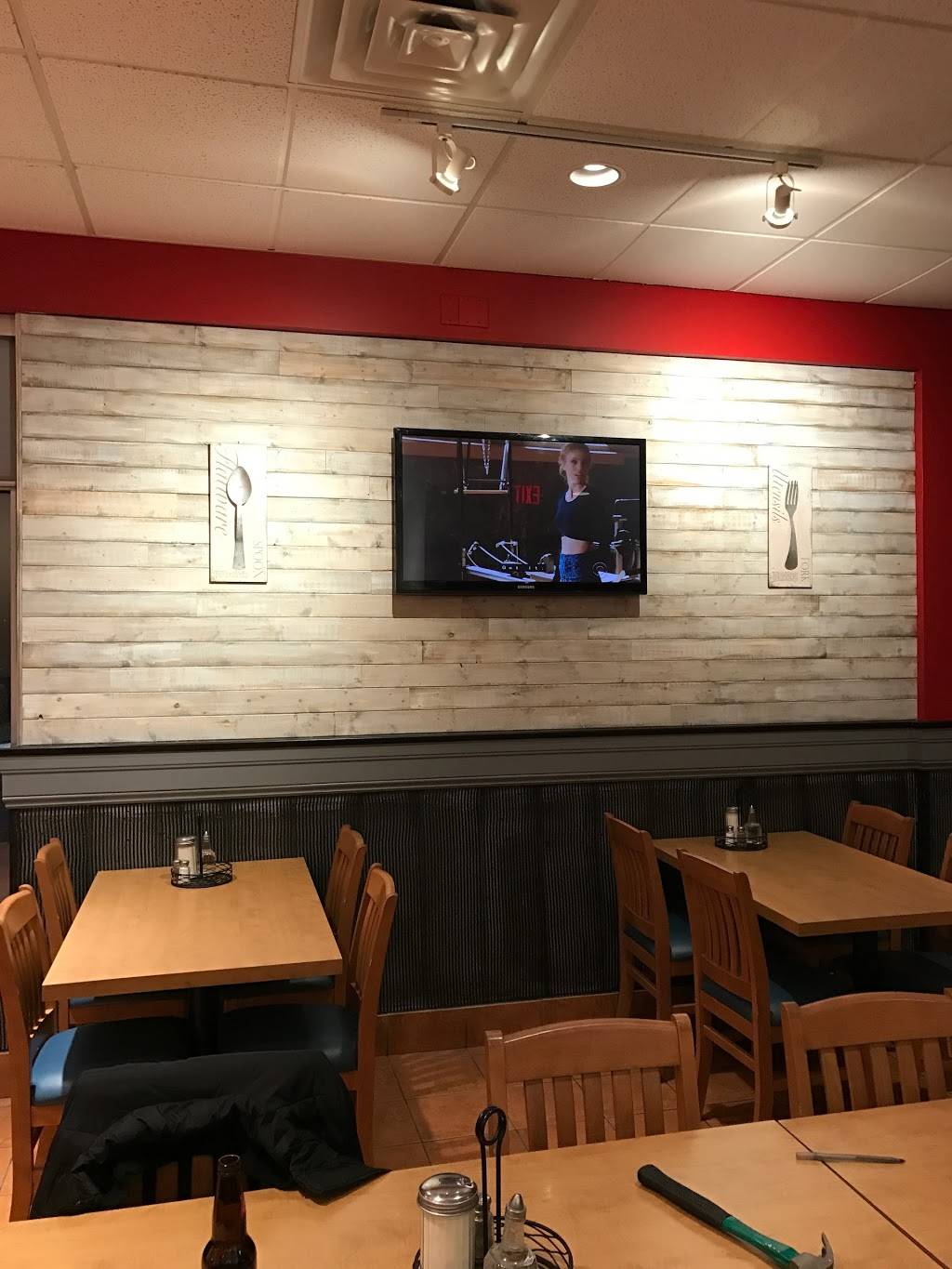 Lux Diner | restaurant | 33 Amy Croft Dr, Windsor, ON N9K 1C7, Canada | 5197358001 OR +1 519-735-8001