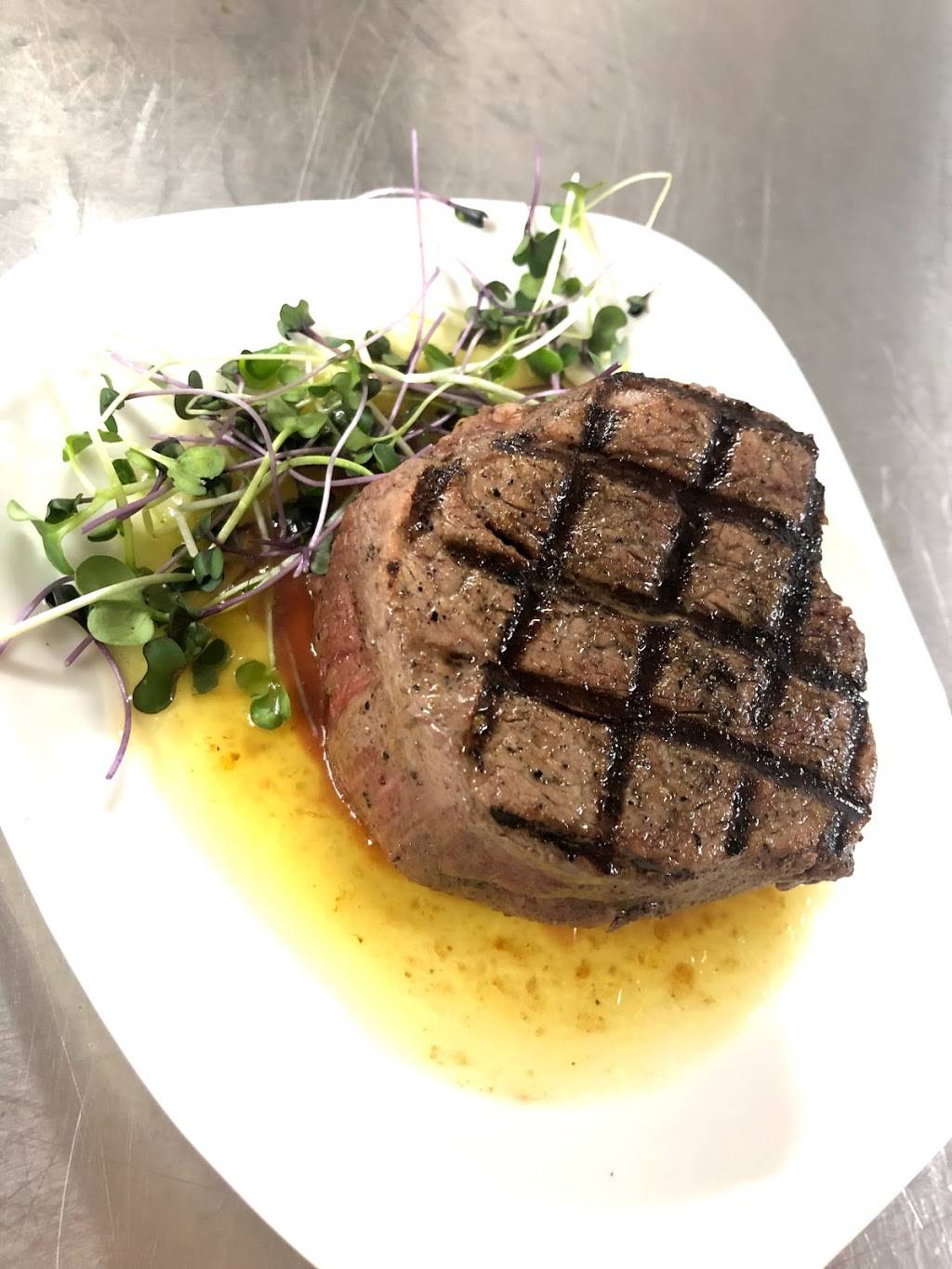 Patriot Wings: CAVU- American Kitchen & Cocktail Lounge | restaurant | Mason City Municipal Airport, 9184 265th St, Clear Lake, IA 50428, USA | 6413579464 OR +1 641-357-9464