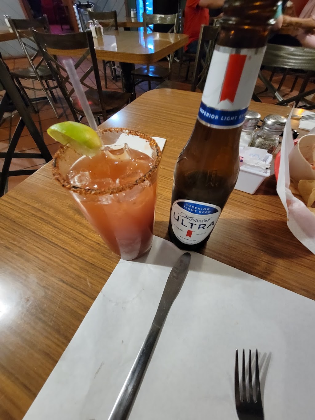 Charlies Corona Bar and Grill | restaurant | 3902 San Bernardo Ave, Laredo, TX 78041, USA | 9567258227 OR +1 956-725-8227