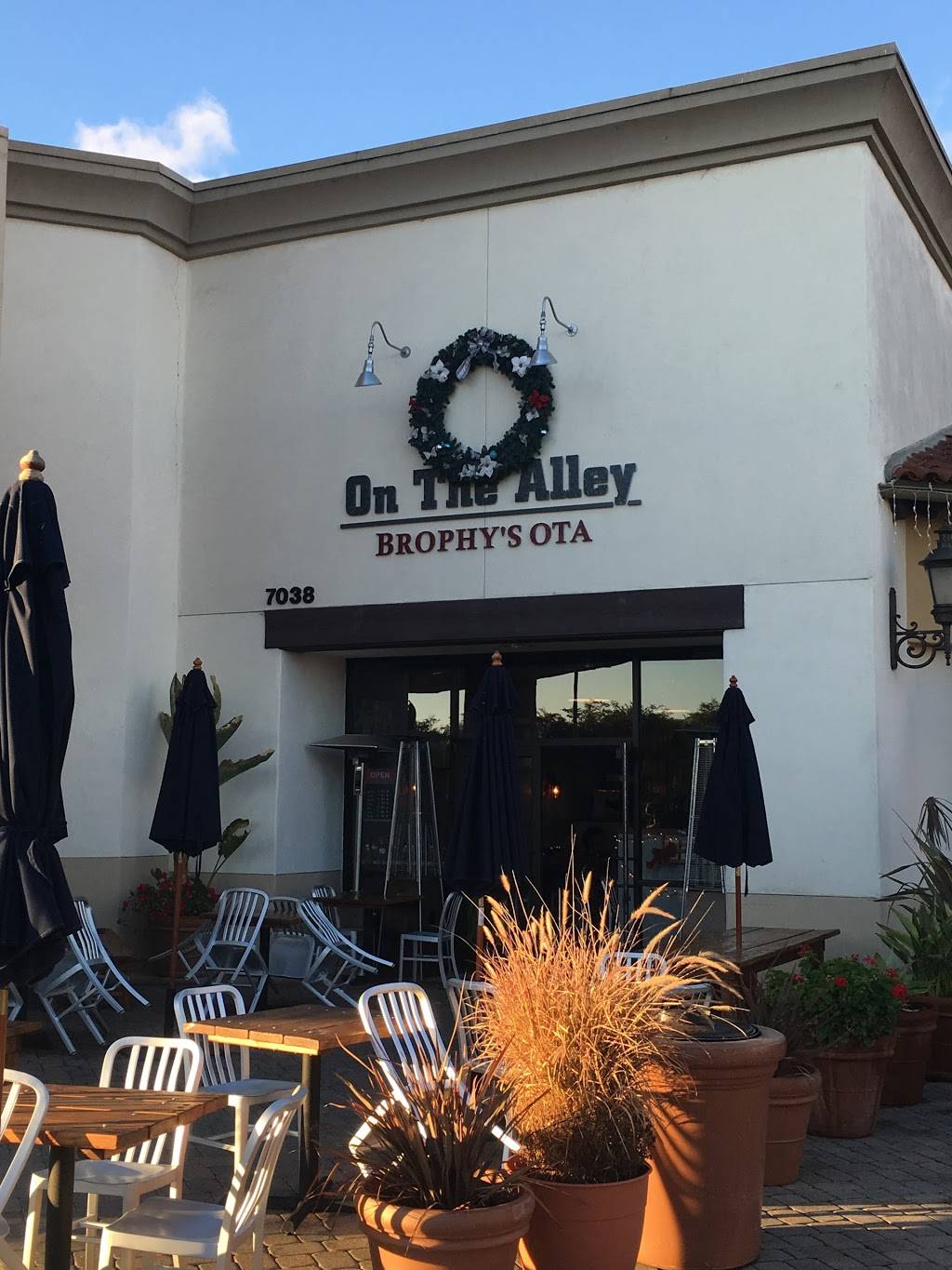 On The Alley Goleta | restaurant | 7038 Market Pl Dr, Goleta, CA 93117, USA | 8058458096 OR +1 805-845-8096
