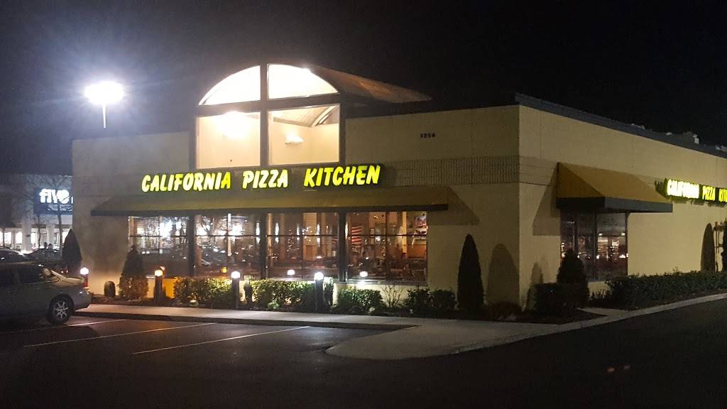 California Pizza Kitchen at Westbury | restaurant | 1256 Old Country Rd, Westbury, NY 11590, USA | 5166833338 OR +1 516-683-3338