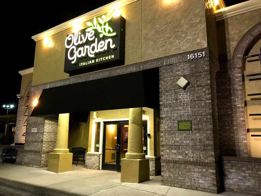Olive Garden Italian Restaurant | meal takeaway | 16151 Ford Rd, Dearborn, MI 48126, USA | 3132406100 OR +1 313-240-6100