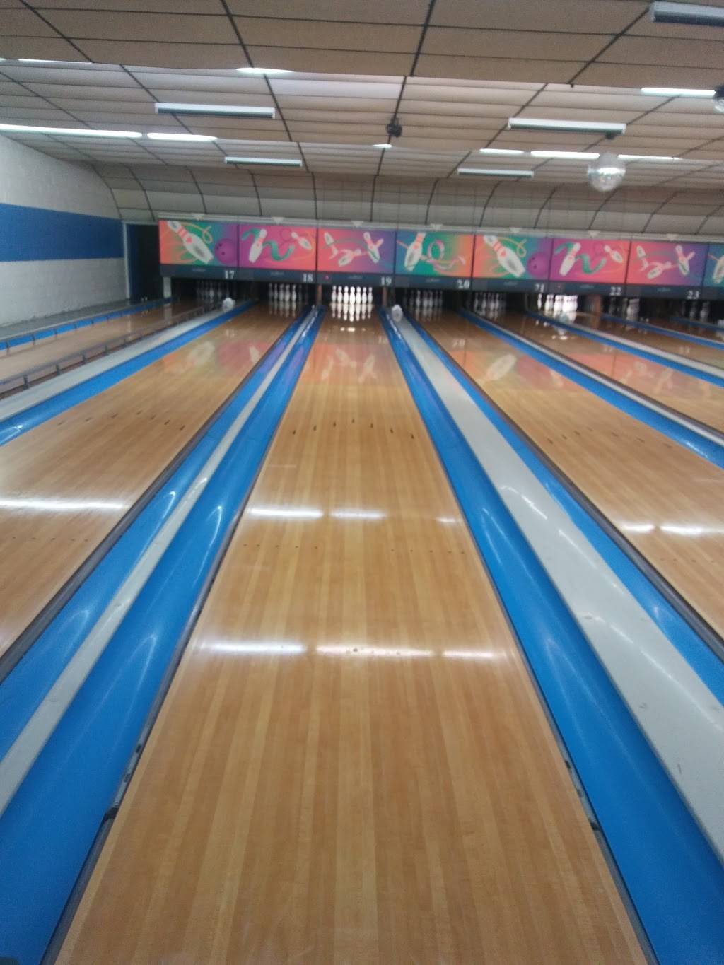 Holiday Bowl | meal takeaway | 11400 Jefferson Davis Hwy, Richmond, VA 23237, USA | 8047485635 OR +1 804-748-5635