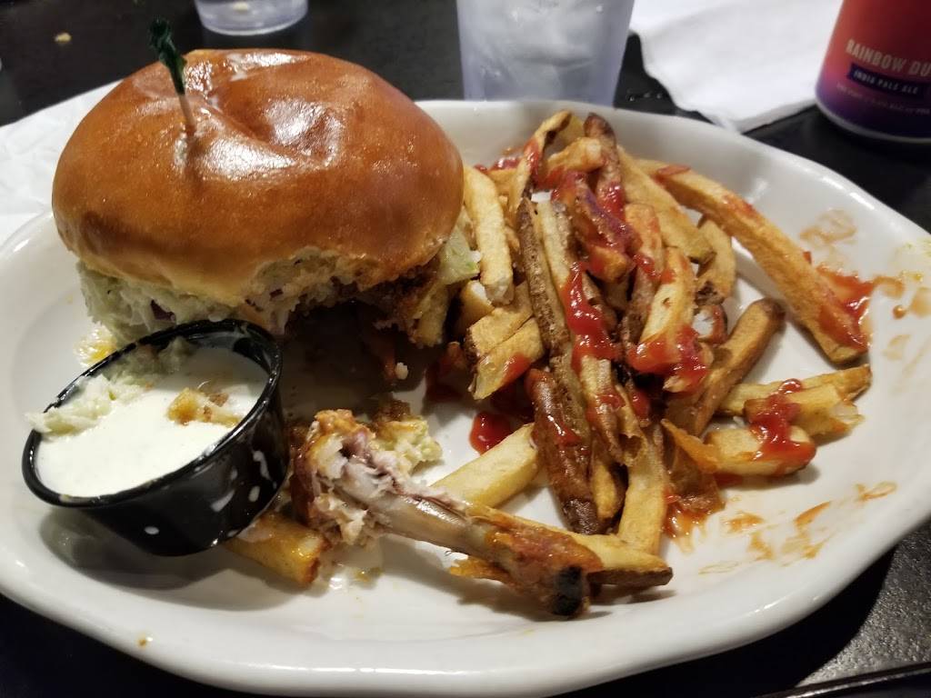 Sports Page Food & Spirits | restaurant | 179 Cross Center Dr, Denver, NC 28037, USA | 7048276283 OR +1 704-827-6283