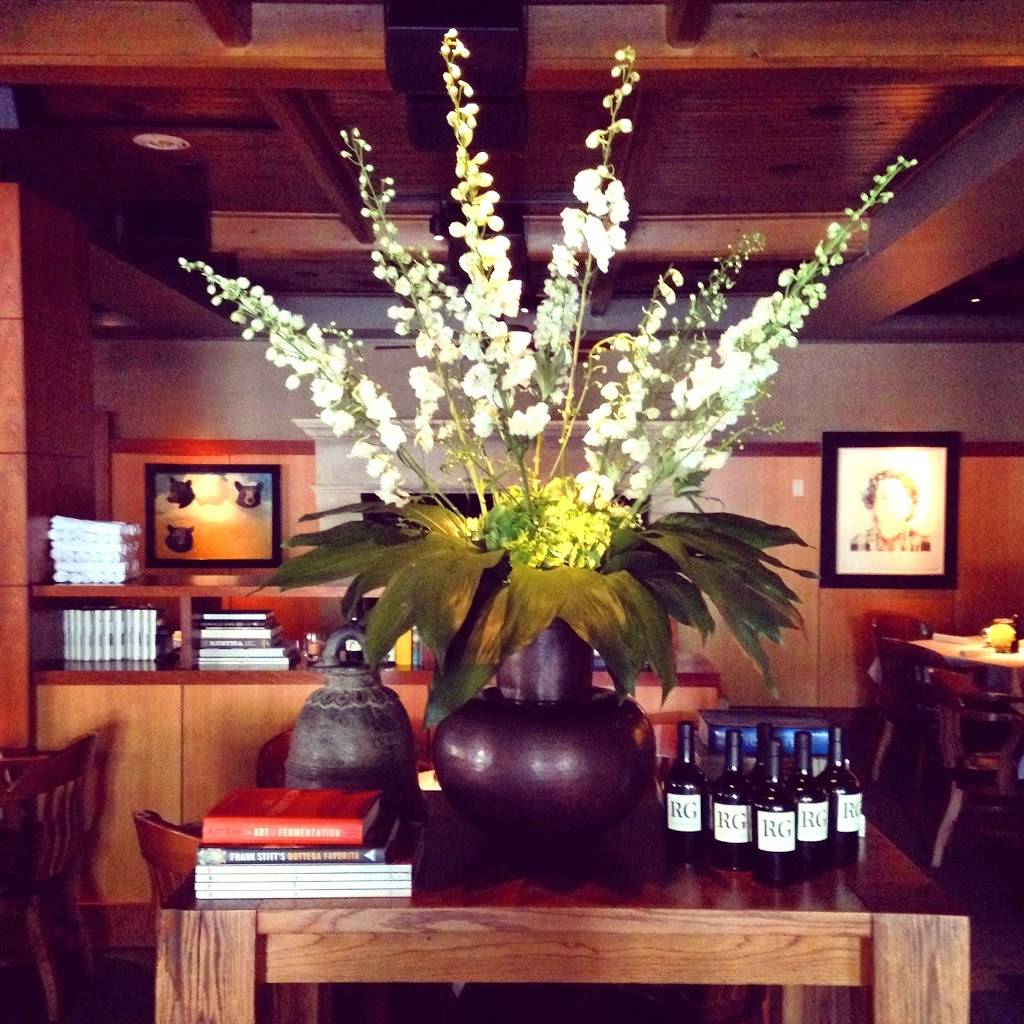 East Hampton Grill | restaurant | 99 N Main St, East Hampton, NY 11937, USA | 6313296666 OR +1 631-329-6666