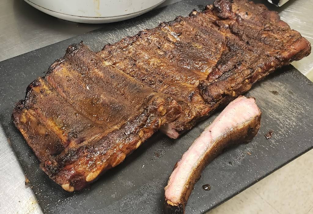 Charlies Bar B Que & Catering | restaurant | 3125 College St, Beaumont, TX 77701, USA | 4097677683 OR +1 409-767-7683