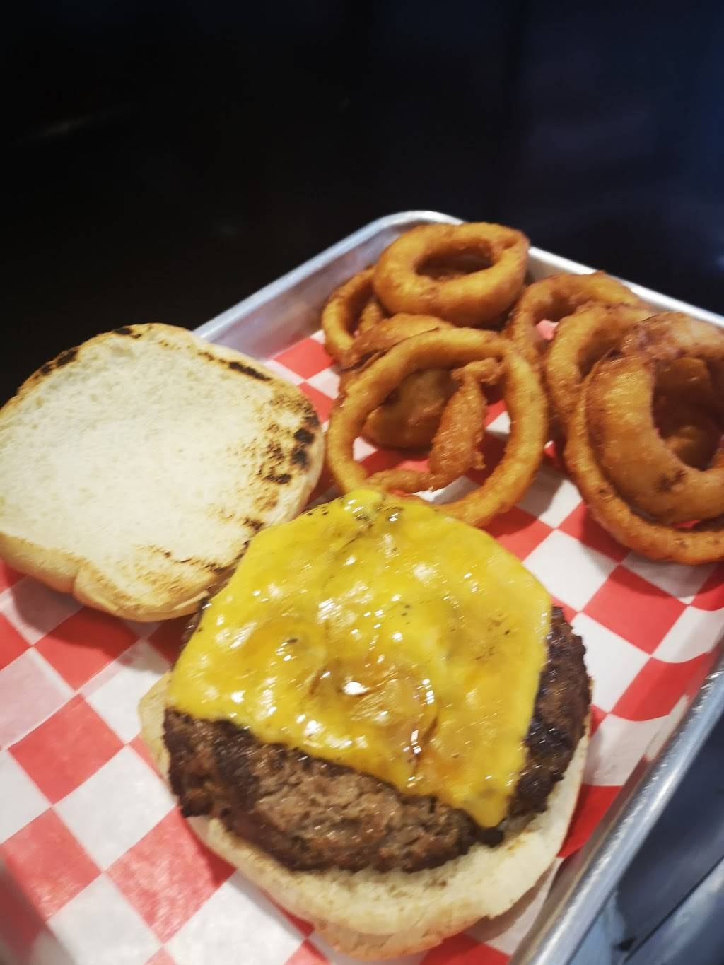 Petes Big Bite Burgers | restaurant | 817 Dundas St W, Whitby, ON L1N 2N5, Canada | 9056688566 OR +1 905-668-8566