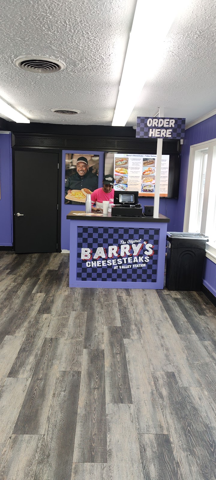 Barrys Cheesesteaks | restaurant | 5408 Valley Station Rd, Louisville, KY 40272, USA | 5026182288 OR +1 502-618-2288