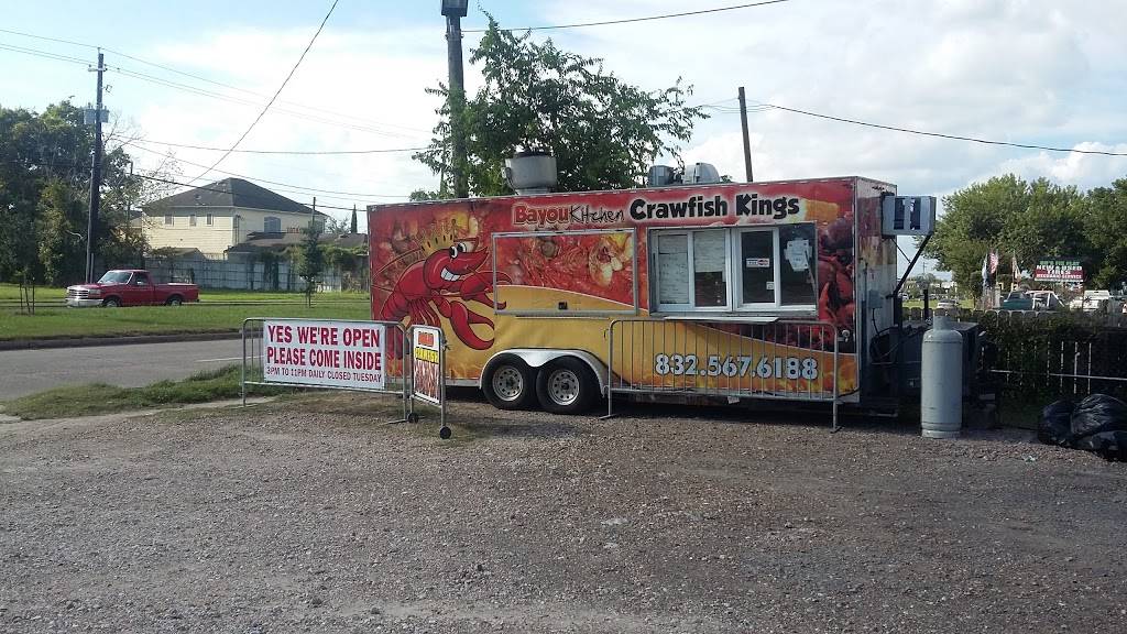 Bayou Kitchen Crawfish King/ Kings Ice House | restaurant | 15495 S Post Oak Rd, Houston, TX 77053, USA | 8325676188 OR +1 832-567-6188