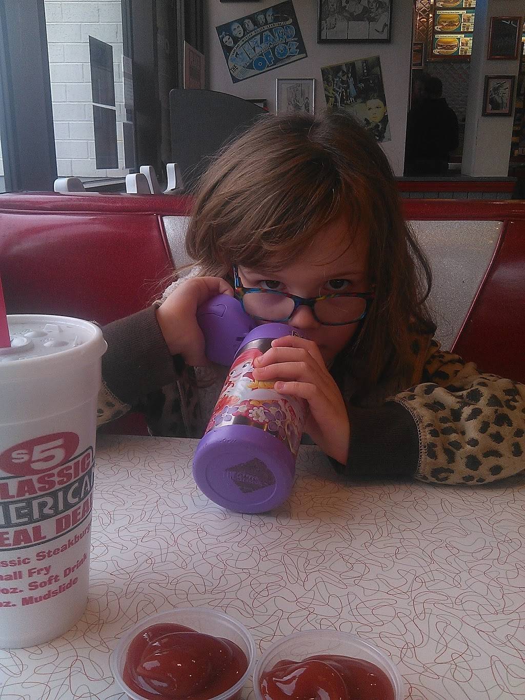 Spangles | restaurant | 3505 E Harry St, Wichita, KS 67218, USA | 3166876653 OR +1 316-687-6653