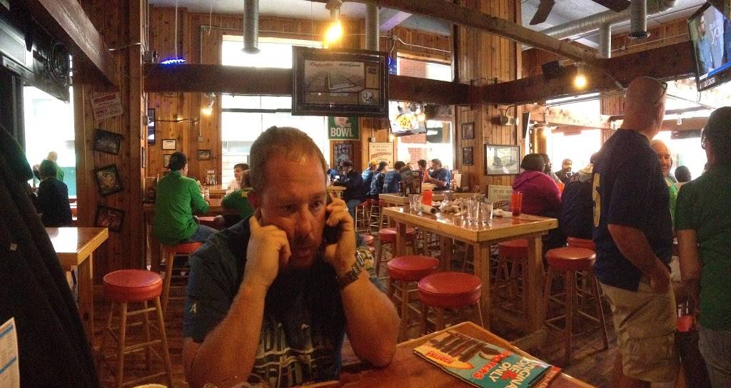 Hooters | meal takeaway | 25 W Georgia St, Indianapolis, IN 46225, USA | 3172679637 OR +1 317-267-9637