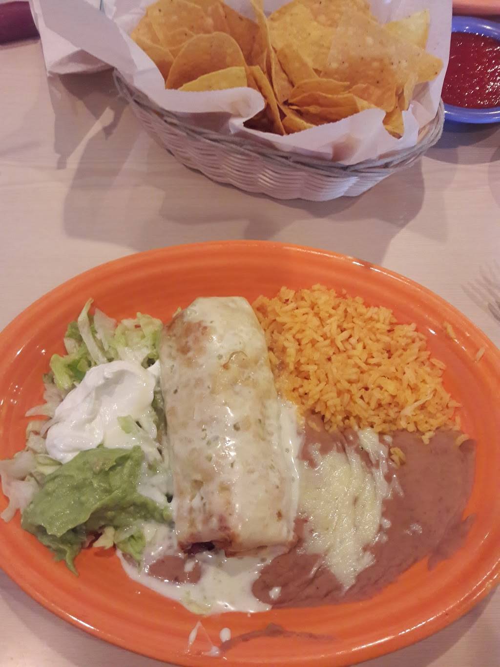 Dos Reales Mexican Restaurant | restaurant | 8841 W 75th St, Overland Park, KS 66204, USA | 9133411046 OR +1 913-341-1046