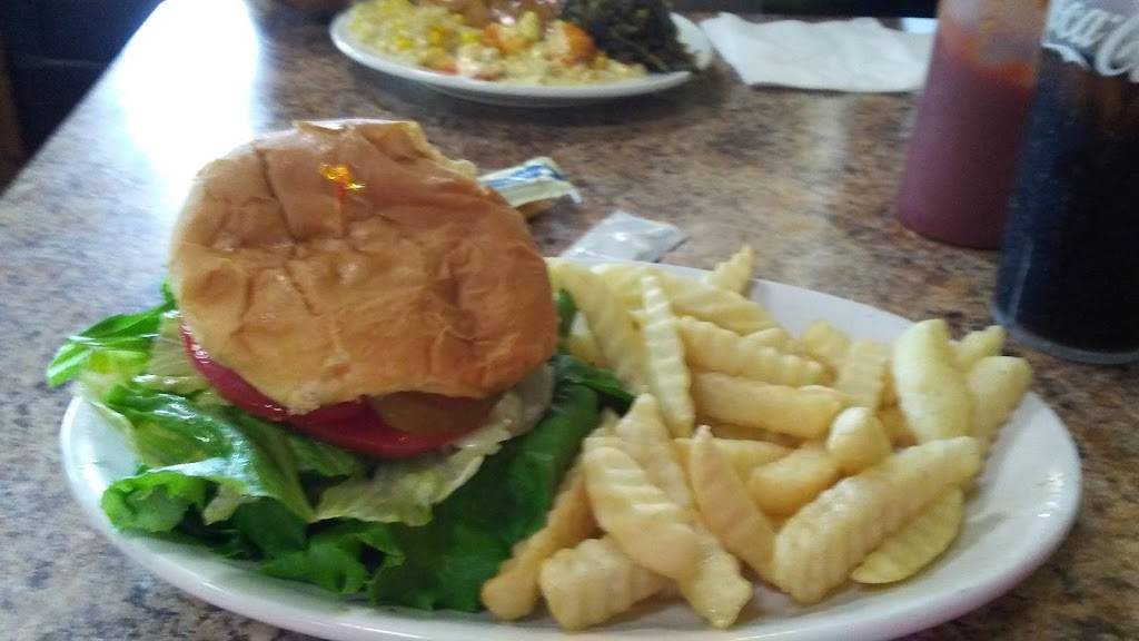 The Front Porch | restaurant | 30 Edwards Dr, Bells, TN 38006, USA | 7313453400 OR +1 731-345-3400