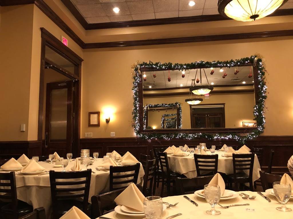 Maggianos Little Italy | restaurant | 7401 S Clinton St, Englewood, CO 80112, USA | 3038581405 OR +1 303-858-1405