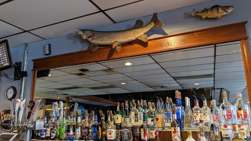 Gold Nugget Bar & Grill | restaurant | 6513 Center St, Ellsworth, MI 49729, USA | 2315886023 OR +1 231-588-6023