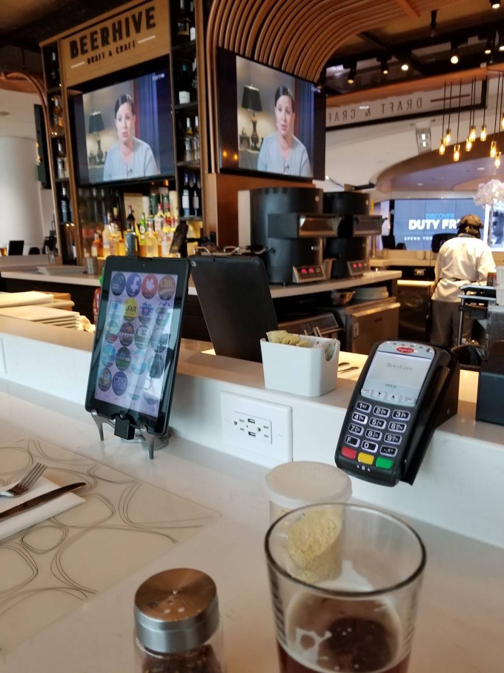 Beerhive | restaurant | Near Gates 26/27, Terminal 3, Pearson Airport, Mississauga, ON L4W 1S9, Canada | 8665083558 OR +1 866-508-3558