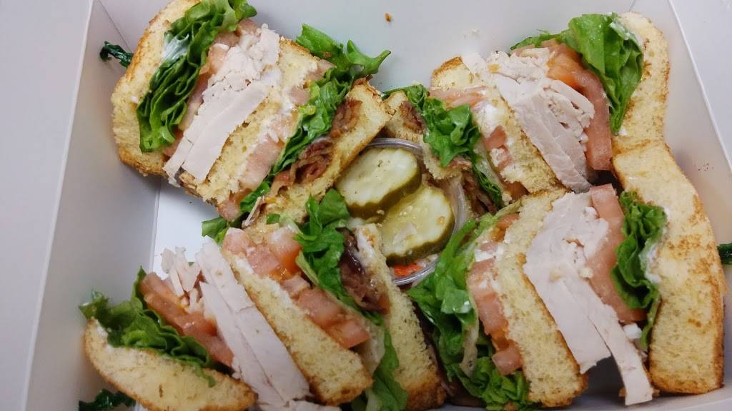 Lou Mitchells | restaurant | 565 W Jackson Blvd, Chicago, IL 60661, USA | 3129393111 OR +1 312-939-3111