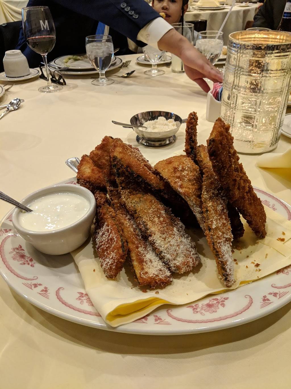 Maggianos Little Italy | restaurant | 600 Commons Way bldg e, Bridgewater, NJ 08807, USA | 9085476045 OR +1 908-547-6045