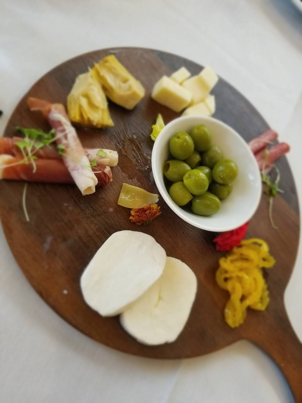 Strumolos | restaurant | 310 S Oak St Ste108, Roanoke, TX 76262, USA | 6822377911 OR +1 682-237-7911