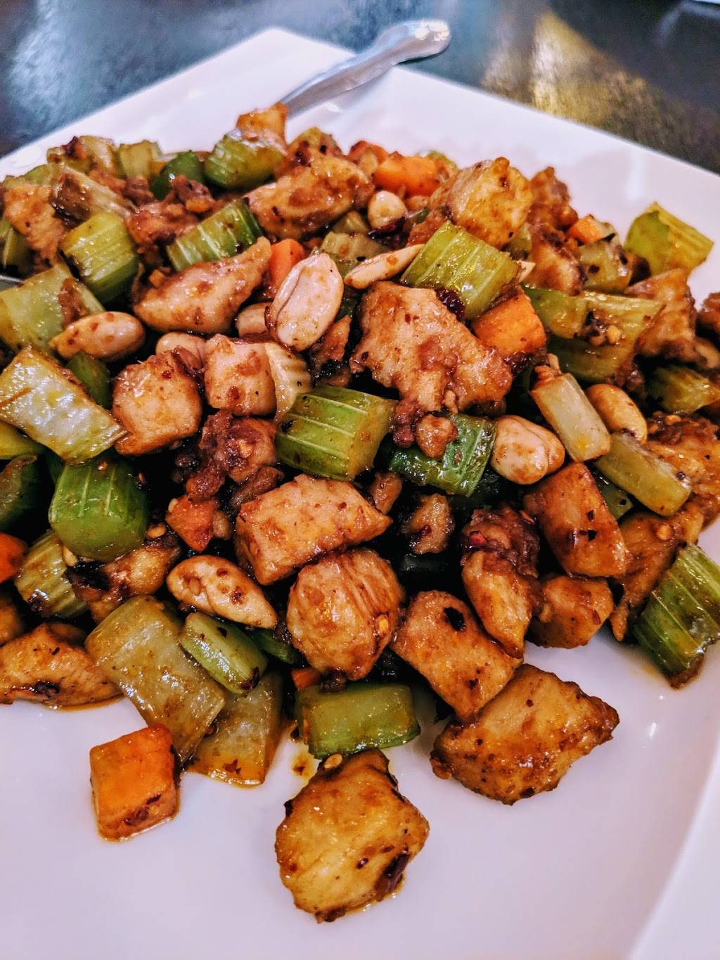 Chamber Red Chinese Bistro | restaurant | 1554 E Main St, St. Charles, IL 60174, USA | 6307975155 OR +1 630-797-5155