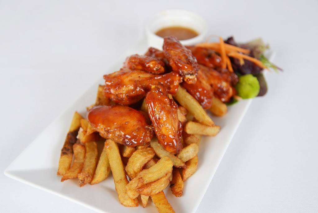 Restaurant & Bar Le Ste Rose | restaurant | 451 Boulevard Curé-Labelle, Fabreville, QC H7P 2P3, Canada | 4506250707 OR +1 450-625-0707