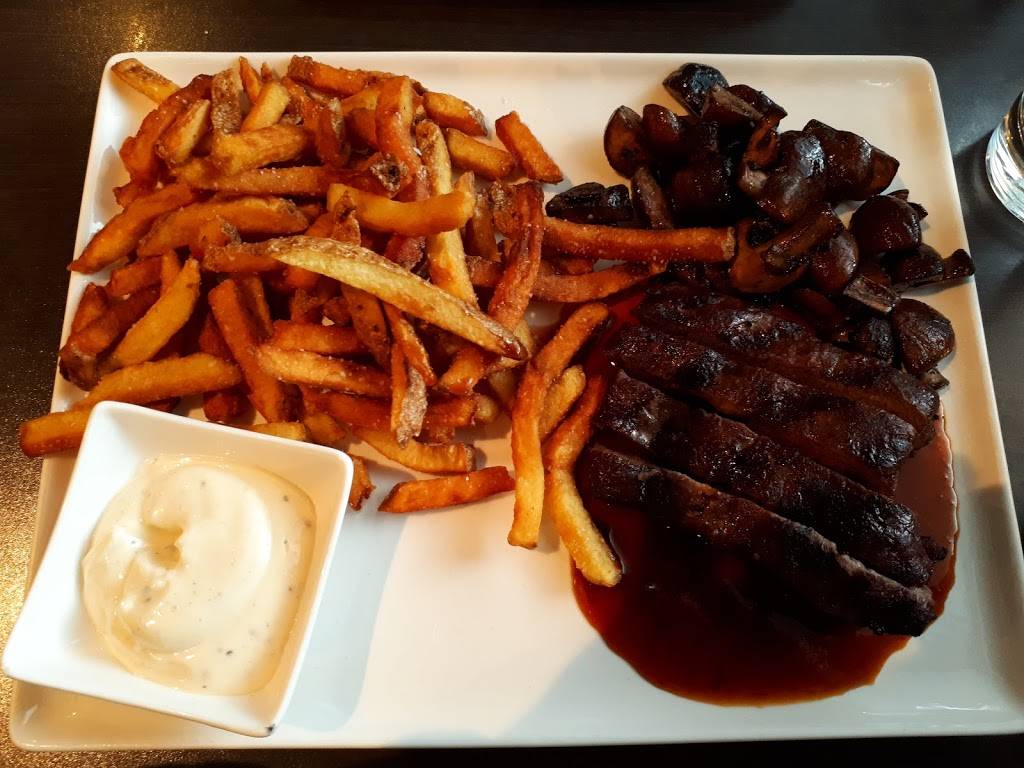 Days on Front | restaurant | 730 Front Rd, Kingston, ON K7M 6P7, Canada | 6137669000 OR +1 613-766-9000