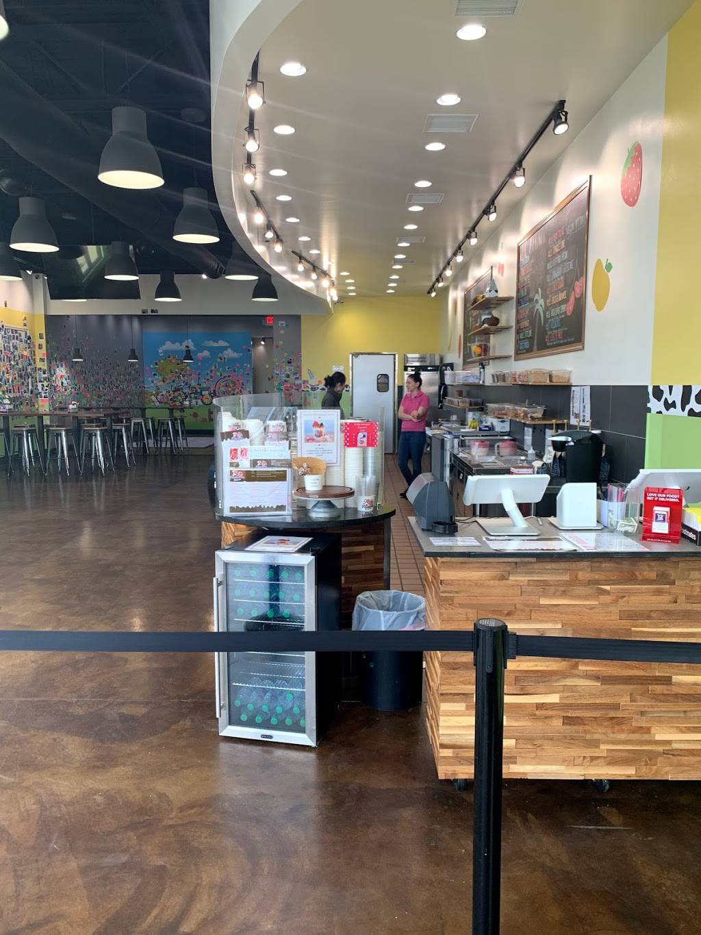 Freezing Moo | restaurant | 2755 N Maize Rd Ste. #101, Wichita, KS 67205, USA | 3164255530 OR +1 316-425-5530