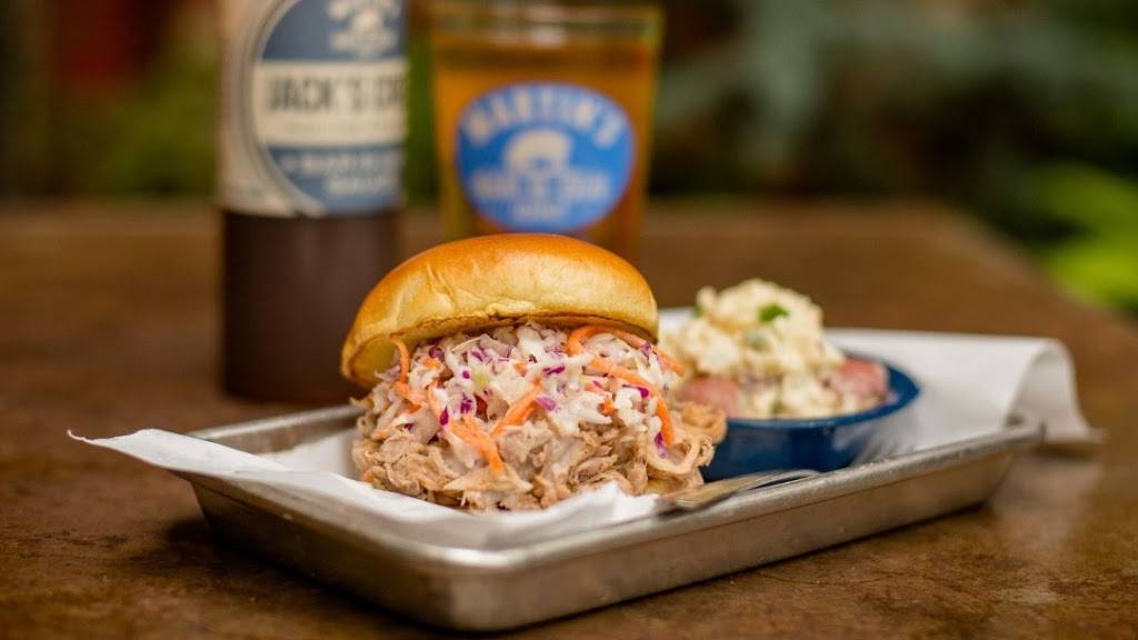 Martins Bar-B-Que Joint | restaurant | 2076 Wall St, Spring Hill, TN 37174, USA | 9314868320 OR +1 931-486-8320