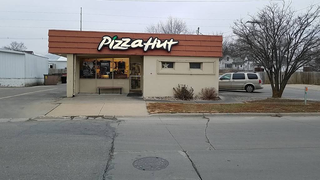 Pizza Hut | meal takeaway | 707 W Madison St, Marshalltown, IA 50158, USA | 6417524000 OR +1 641-752-4000