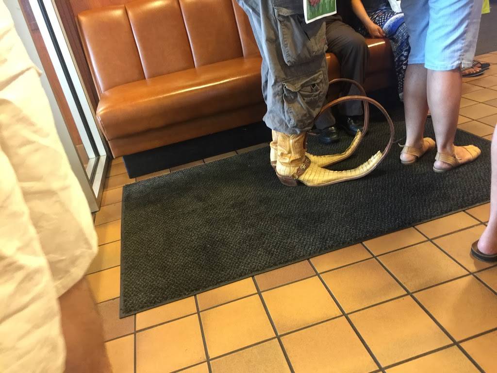 Dennys | restaurant | 715 44th St SW, Wyoming, MI 49509, USA | 6165329227 OR +1 616-532-9227