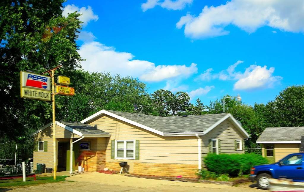 White Rock Bar | restaurant | 596 US-14, Brooklyn, WI 53521, USA | 6084551048 OR +1 608-455-1048