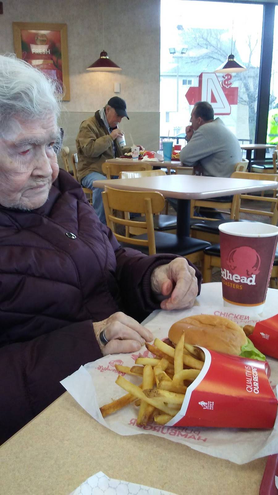 Wendys | restaurant | 5244 Main St, Williamsville, NY 14221, USA | 7166263397 OR +1 716-626-3397