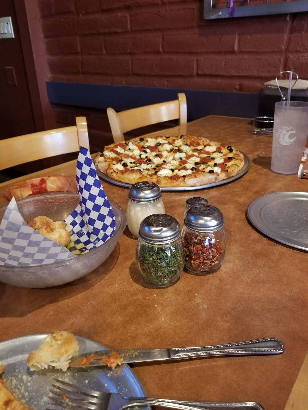 Tinos Pizza | restaurant | 6610 E Tanque Verde Rd, Tucson, AZ 85715, USA | 5202969656 OR +1 520-296-9656