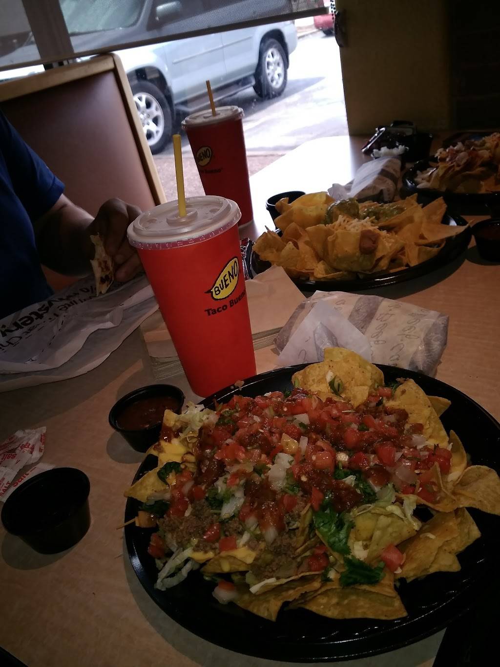 Taco Bueno | restaurant | 125 E 2nd St, Edmond, OK 73034, USA | 4053407490 OR +1 405-340-7490