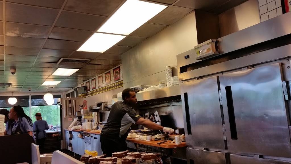 Waffle House | meal takeaway | 7172 LA-22, Sorrento, LA 70778, USA | 2256758122 OR +1 225-675-8122