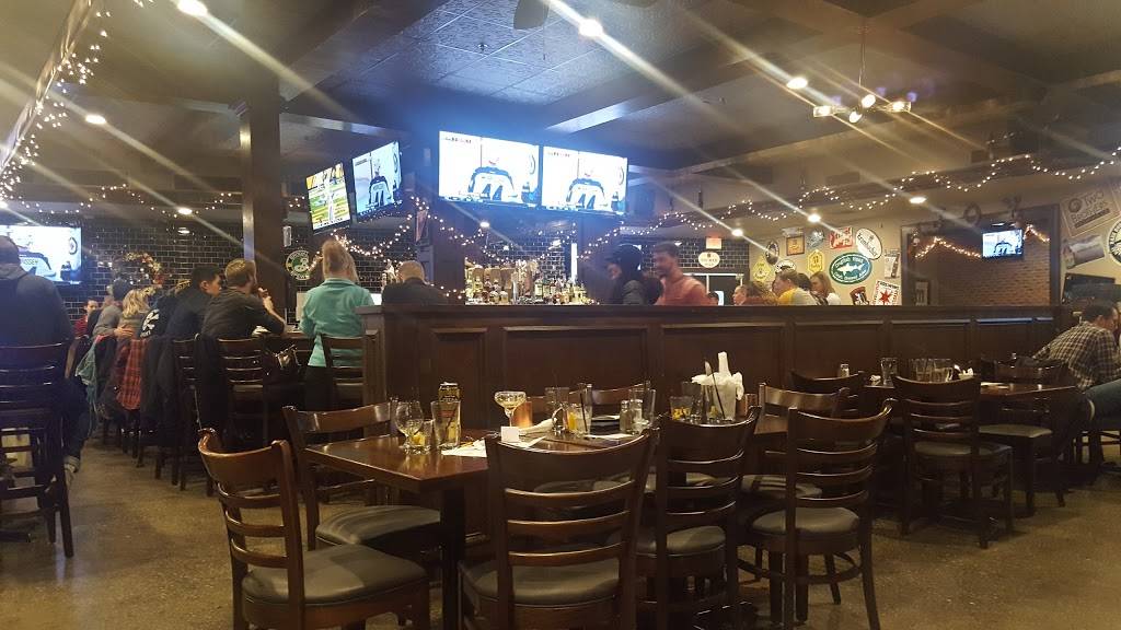 Warrens Ale House | restaurant | 51 Town Square, Wheaton, IL 60189, USA | 6304625126 OR +1 630-462-5126