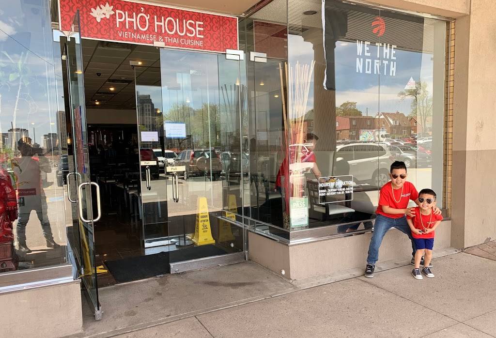 Pho House | restaurant | 5230 Dundas St W, Etobicoke, ON M9B 1A8, Canada | 4168505935 OR +1 416-850-5935