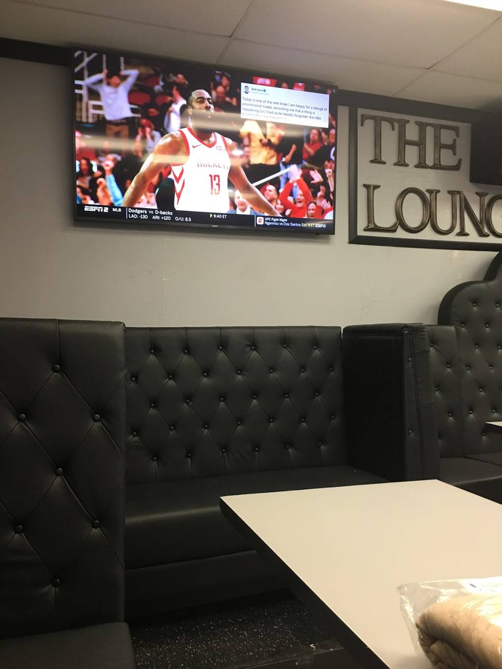 The Lounge | restaurant | 6 Sunnybrook Dr, Cincinnati, OH 45237, USA | 5138189001 OR +1 513-818-9001
