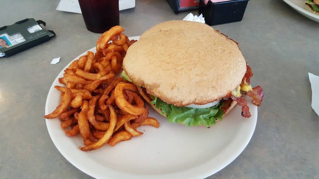 Top Rock Diner | restaurant | 314 US-62, Alpena, AR 72611, USA | 8704375238 OR +1 870-437-5238