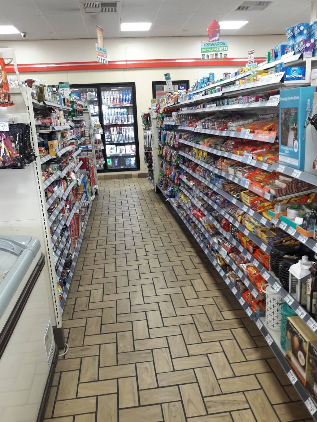 7-Eleven | bakery | 7407 Manatee Ave W, Bradenton, FL 34209, USA | 9417950191 OR +1 941-795-0191