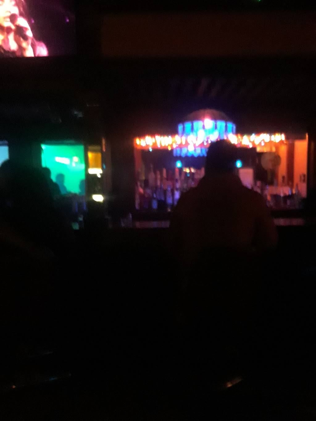 Picosito Bar & Grill | restaurant | 10000 S Ave L, Chicago, IL 60617, USA | 7733594863 OR +1 773-359-4863