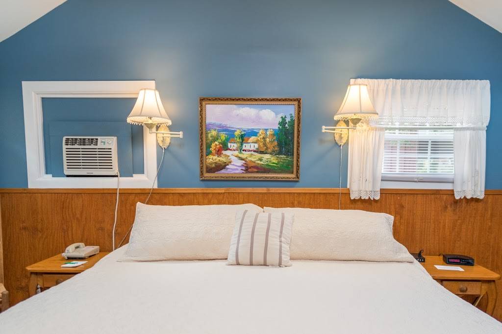 Highland Lake Inn & Resort | restaurant | 86 Lily Pad Ln, Flat Rock, NC 28731, USA | 8286936812 OR +1 828-693-6812